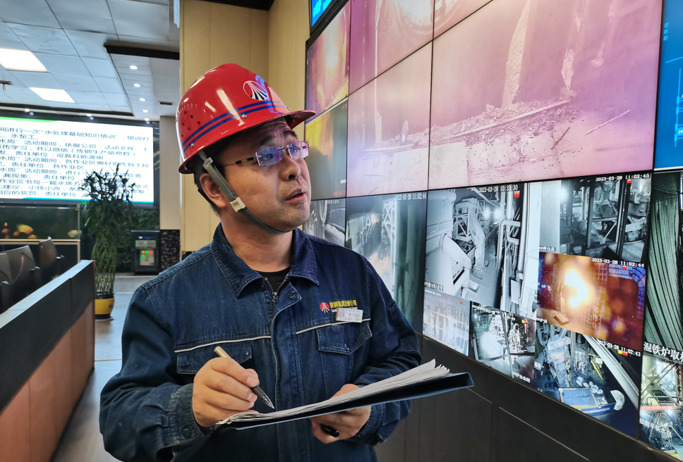 匠心鑄夢勇擔當 百煉成鋼鑄輝煌 ——記第四屆“陜煤工匠”楊文學 匠心鑄夢勇擔當 百煉成鋼鑄輝煌 ——記第四屆“陜煤工匠”楊文學