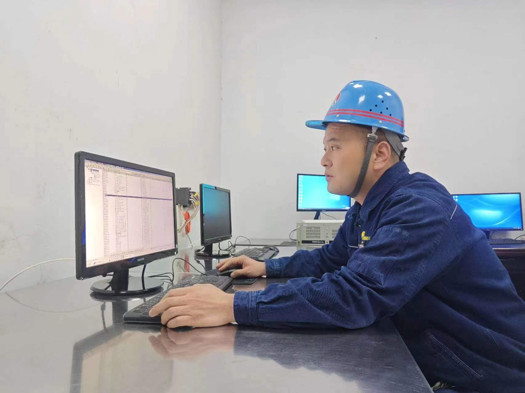 拼搏的人生充滿希“冀” 奮斗的青春處處芳“華”——記“全國鋼鐵行業技術能手”冀華