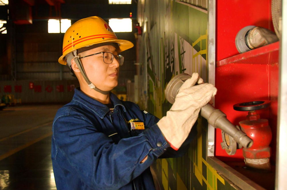 以“毫米級(jí)”專注 鑄青春之榮光 以“毫米級(jí)”專注 鑄青春之榮光