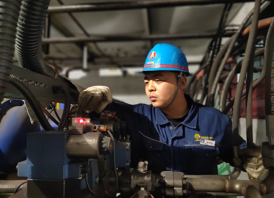 以“毫米級(jí)”專注 鑄青春之榮光 以“毫米級(jí)”專注 鑄青春之榮光