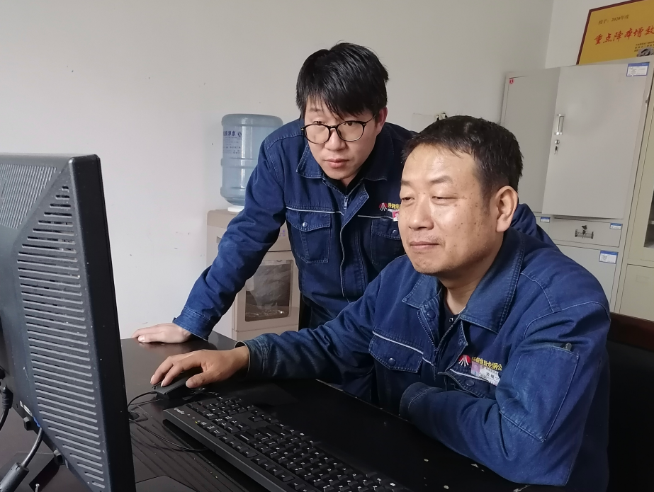 爐前十九載 鋼花映匠心——記第三屆陜鋼工匠劉海瑞 爐前十九載 鋼花映匠心——記第三屆陜鋼工匠劉海瑞