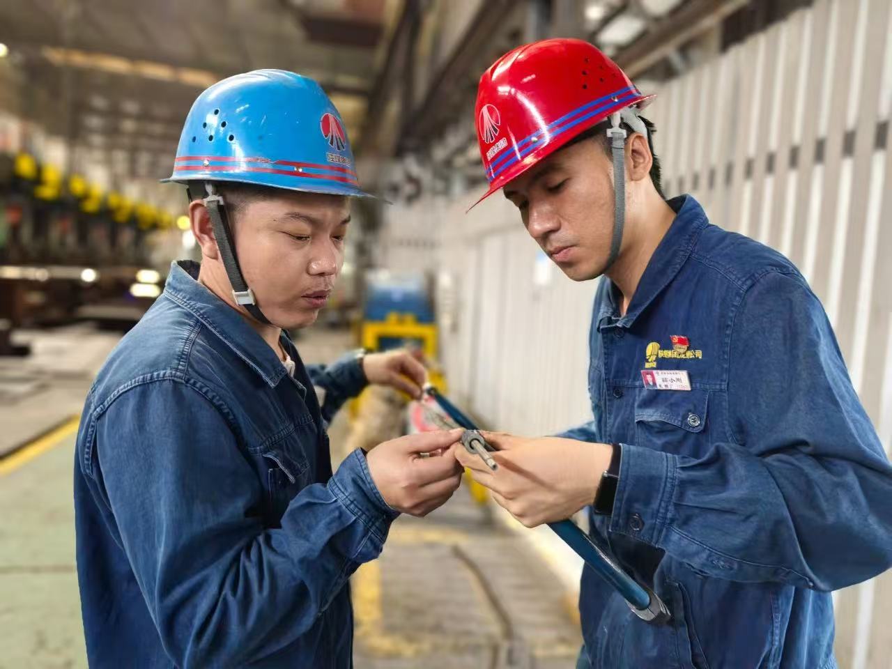 打造“紅色引擎” 鍛造過硬支部——陜鋼集團(tuán)龍鋼公司軋鋼廠軋二黨支部標(biāo)準(zhǔn)化規(guī)范化建設(shè)成果 打造“紅色引擎” 鍛造過硬支部——陜鋼集團(tuán)龍鋼公司軋鋼廠軋二黨支部標(biāo)準(zhǔn)化規(guī)范化建設(shè)成果